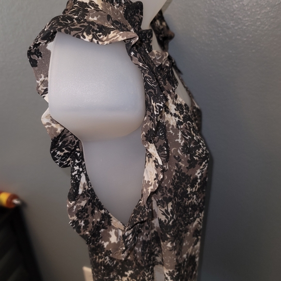 2/$20 Converse Natural Print Sleeveless Blouse - Picture 3 of 7